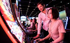 dindong roulette table with live dealers and betting chips displayed